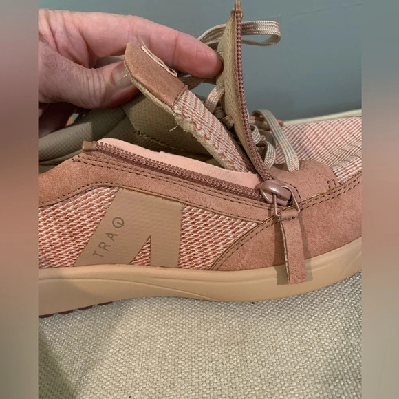 TRAQ by Alegria Womens Eazee (5602) Zipper Lace Sneaker- Adobe size 39 - Picture 7 of 10